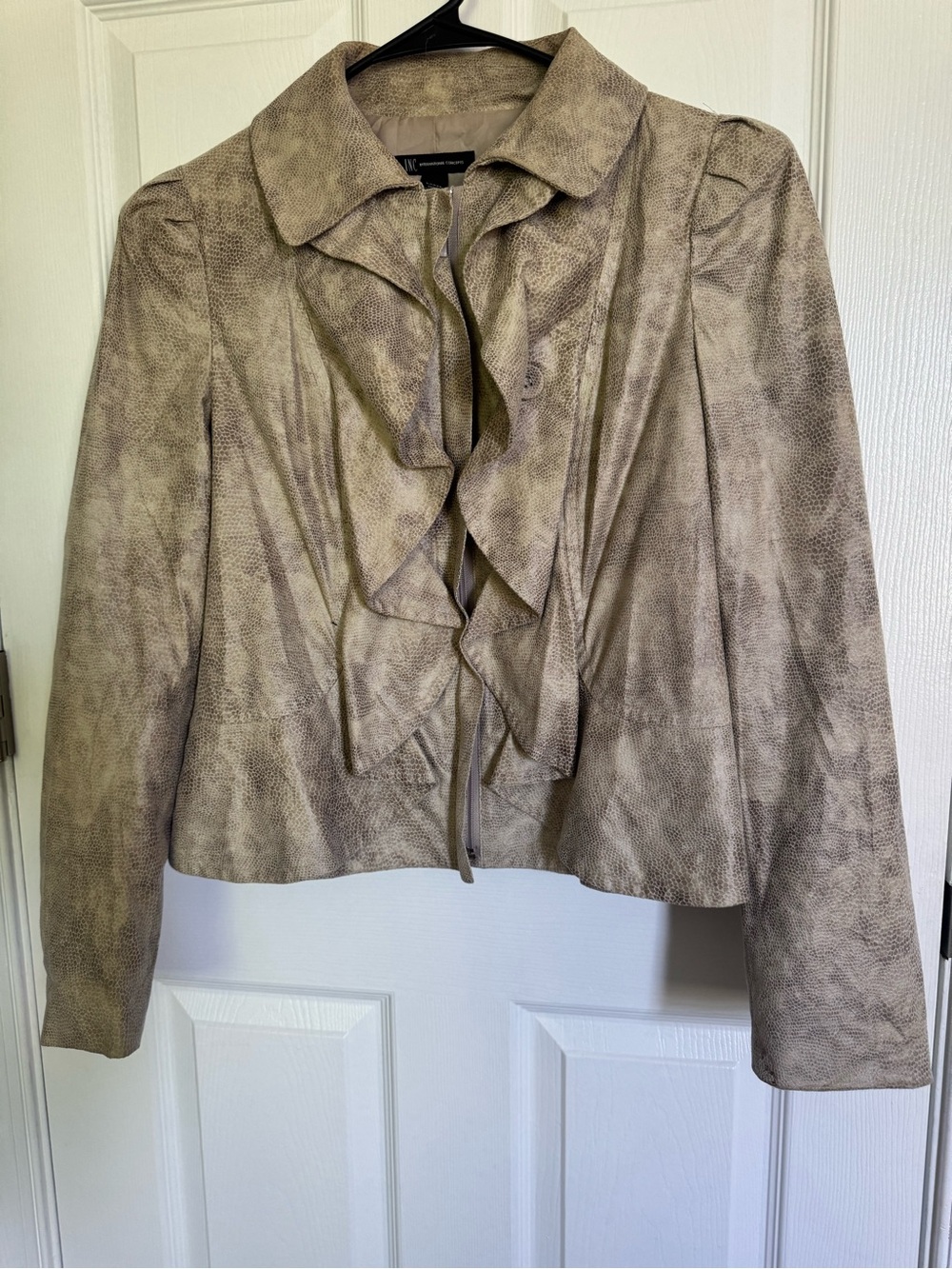 Women’s Ruffle Front Jacket - Picture 2 of 6